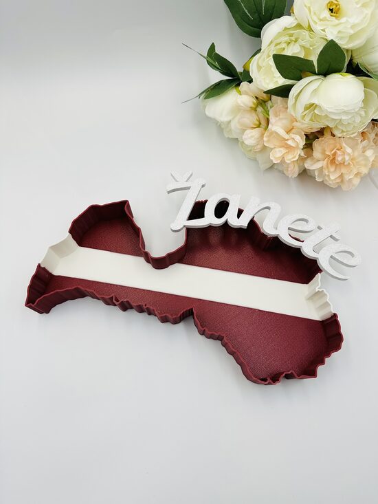 Latvijas formas trauks ar vārdu