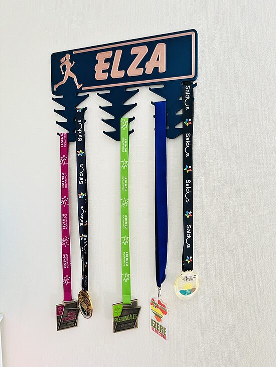 Medaļu turētājs, Personalizēts, ar bērna vārdu